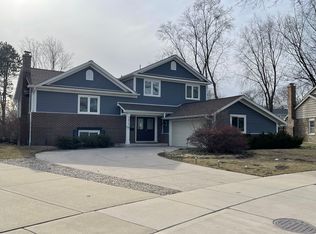 1415 E Fleming Dr S, Arlington Heights, IL 60004