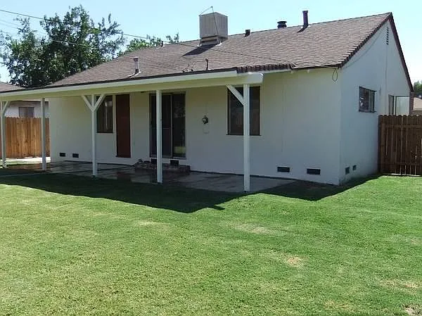 633 W Avenue H8 — Photo 16