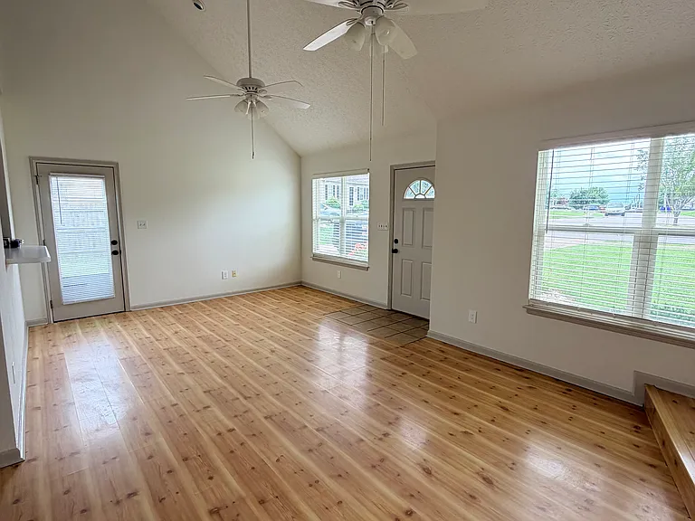 761 Jennings Ct — Photo 5