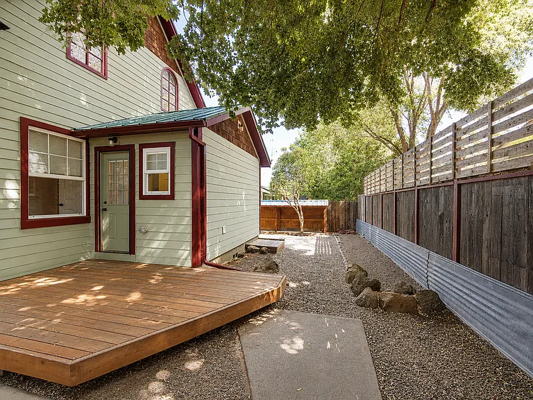 146 NW Jefferson Pl — Photo 39