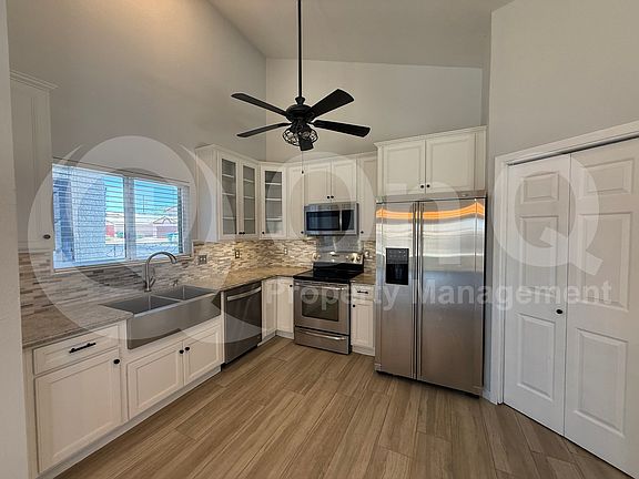 4th image of 3037 W Monmouth St