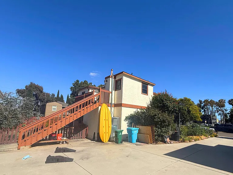 1918B Carmelina Dr — Photo 13