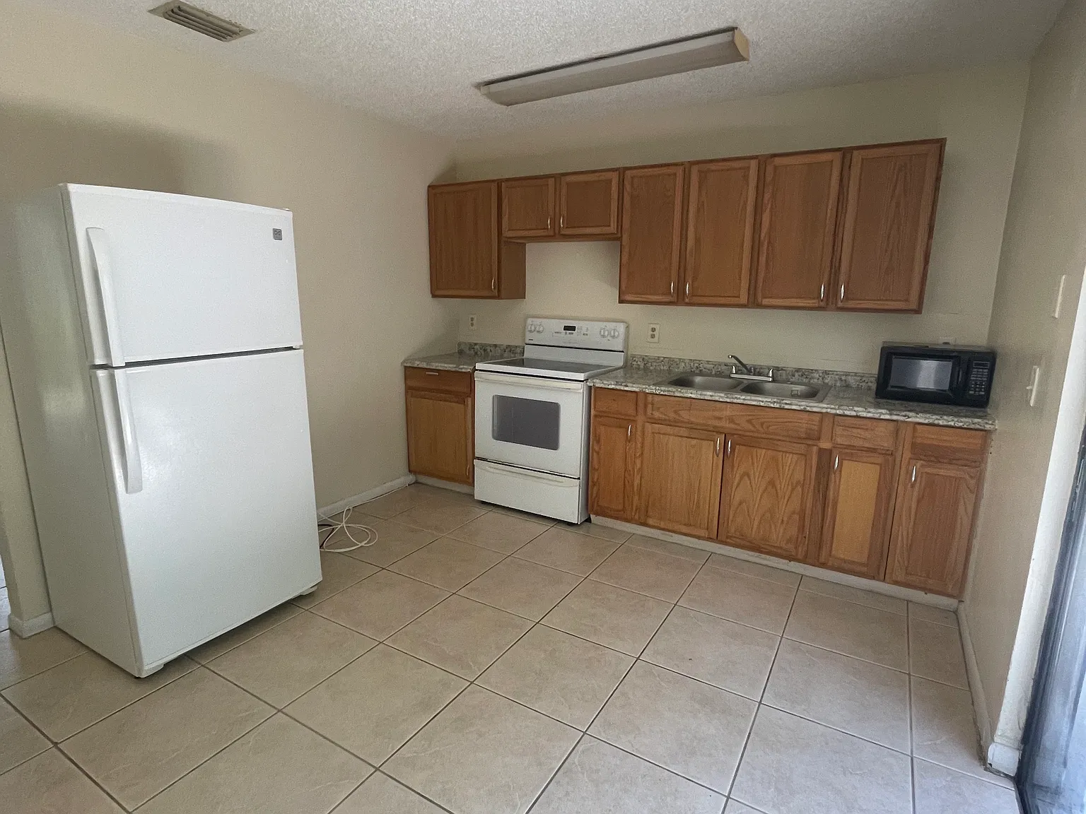 1639 Barbarie Ln — Photo 3