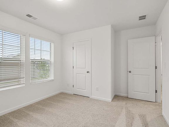5th image of 2100 Boxwood Cir S