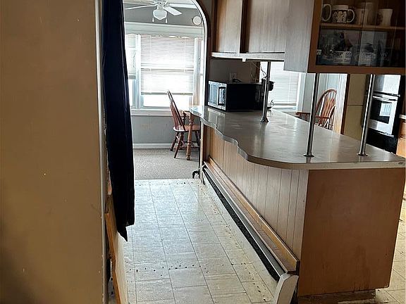 4th image of 539 Arlington St