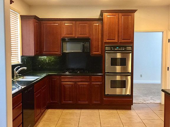 4th image of 16126 Maricopa Ln