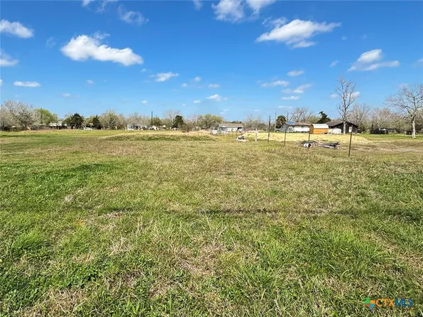 2910 Pleasant Green Dr, Victoria, TX 77901