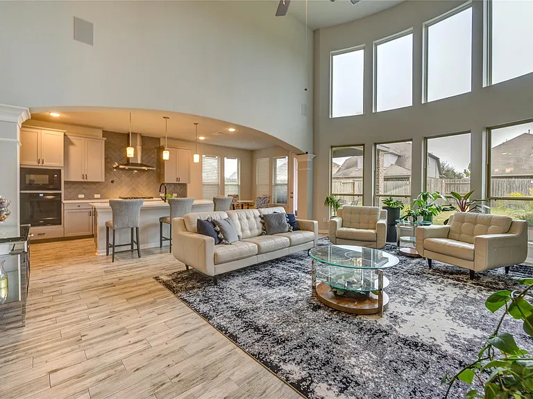2727 Camellia Ave — Photo 10