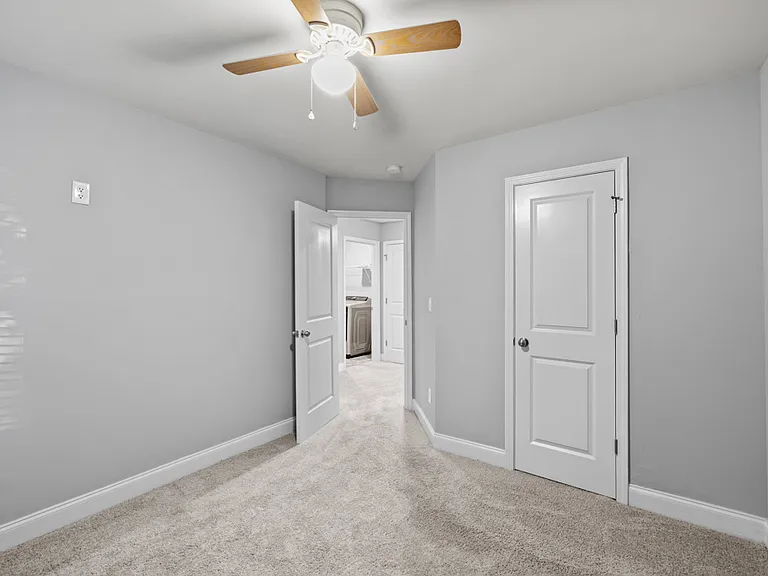 2570 Castellan Dr — Photo 35