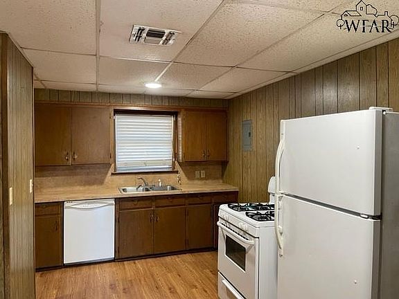 3rd image of 3323 Sherwood Ln