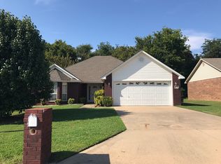 623 Chateau Dr, Fort Smith, AR 72908