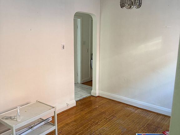 4th image of 32 Newton Dr