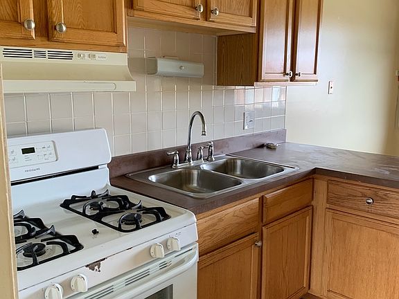 4th image of 2460 198th St Unit 3