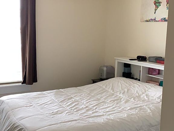 4th image of 1805 W Argyle St APT 3C