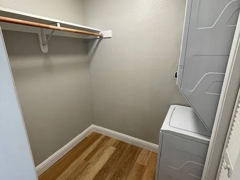 310 Pine St — Photo 16