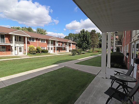 4th image of 405 Greentree Dr #B-04