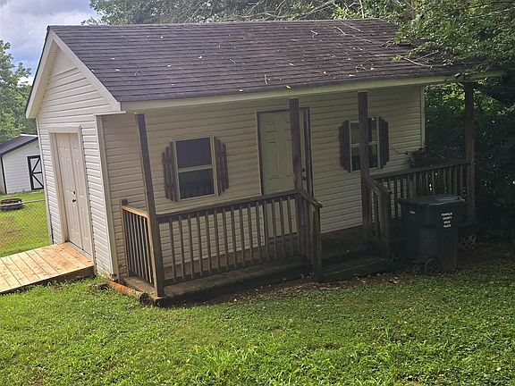 3rd image of 275 Parks Dr