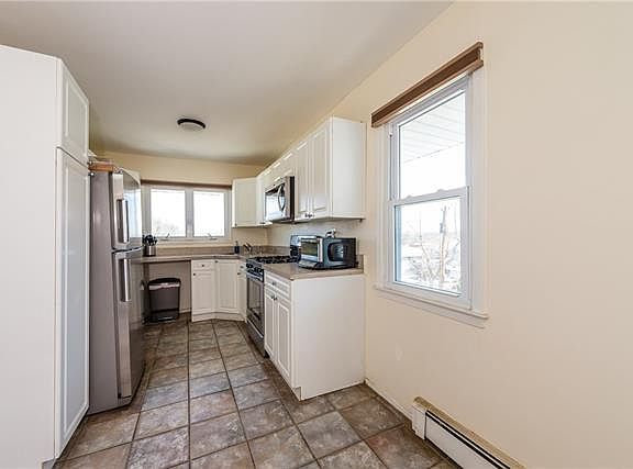 5th image of 61 Valerie Dr