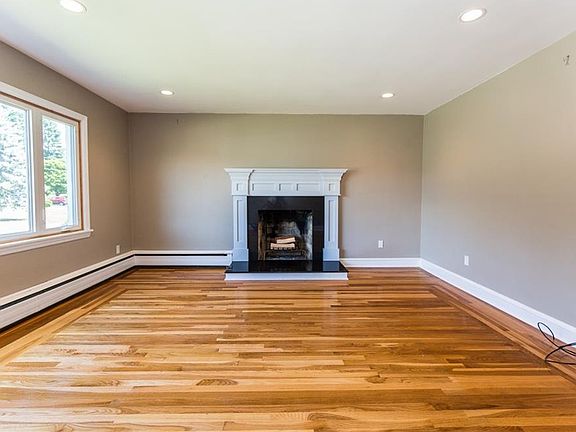 5th image of 16 Rosewood Dr
