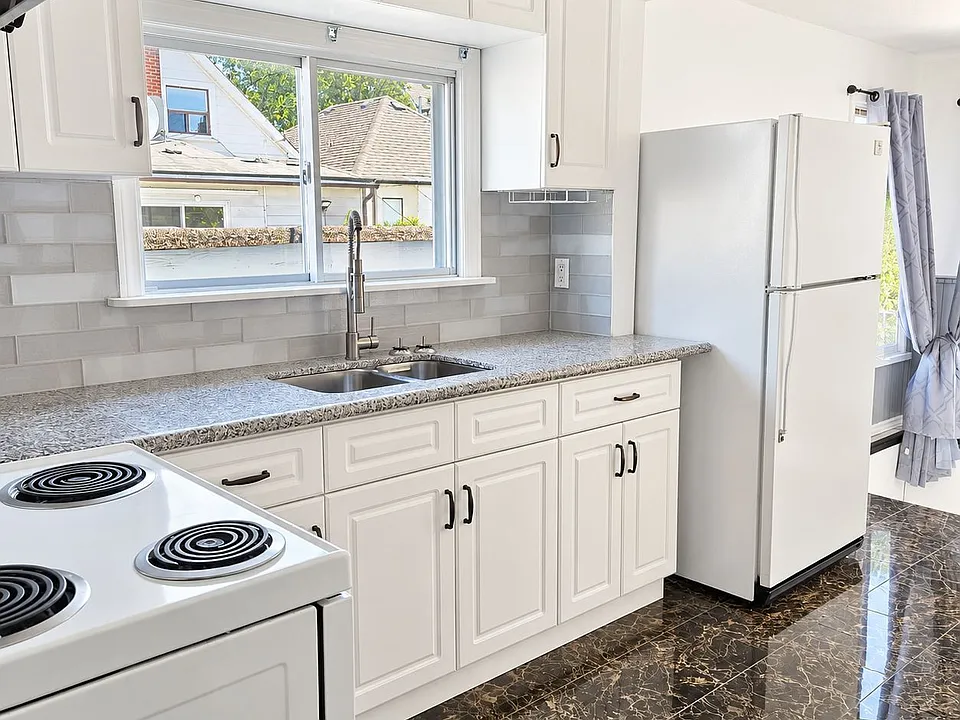 45 Turnberry Ave