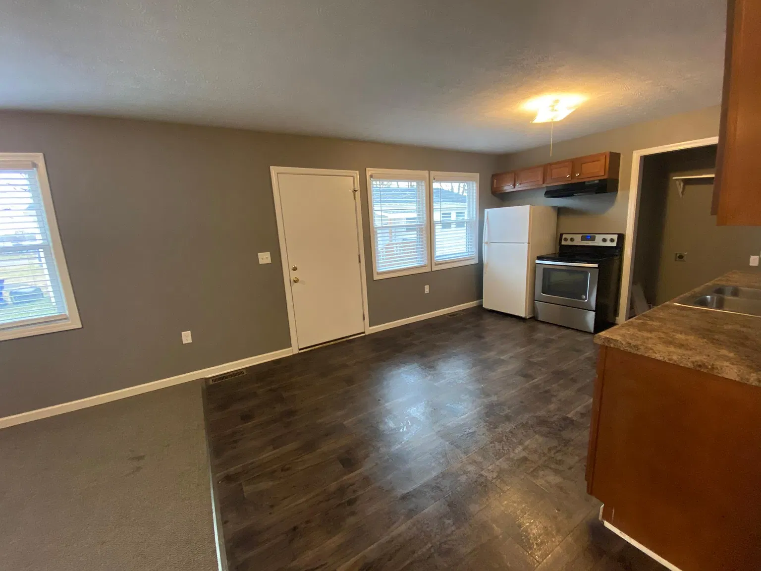 2 bed, 760 sqft, $900 — Photo 4