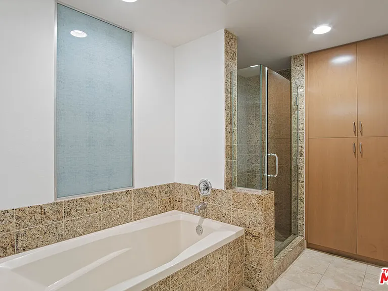 13700 Marina Pointe Dr #1801 — Photo 19
