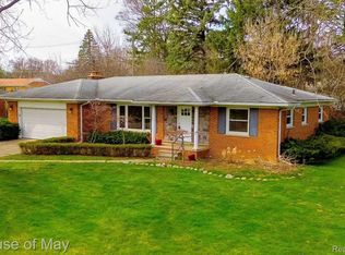 141 Douglas Dr, Bloomfield Hills, MI 48304