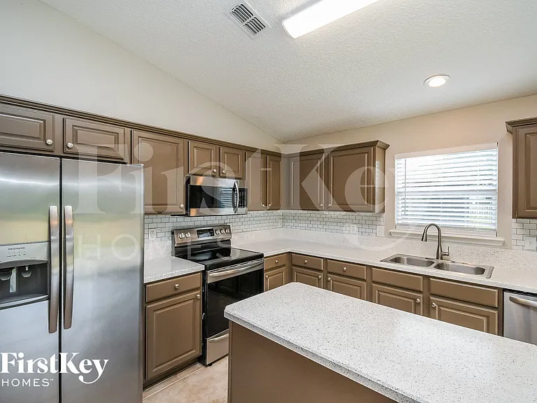 928 Bonaparte Landing Blvd E — Photo 6