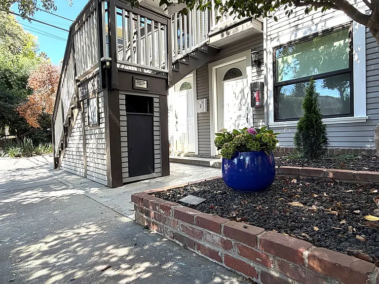 1614 18th St #B — Photo 2