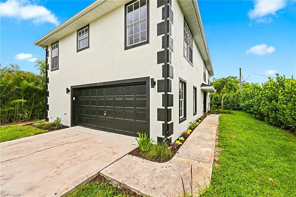 3 bed, 2.5 bath, 2774 sqft, $5,500 — Photo 2