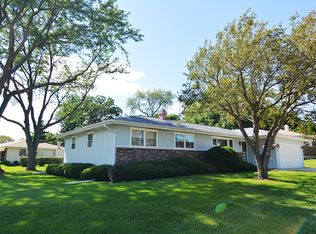 862 Chippewa Dr, Elgin, IL 60120