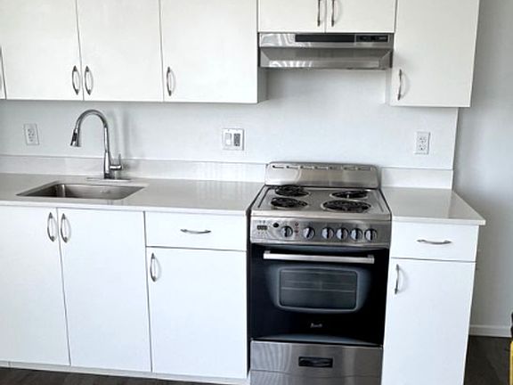 3rd image of 4238 S Western Ave #503