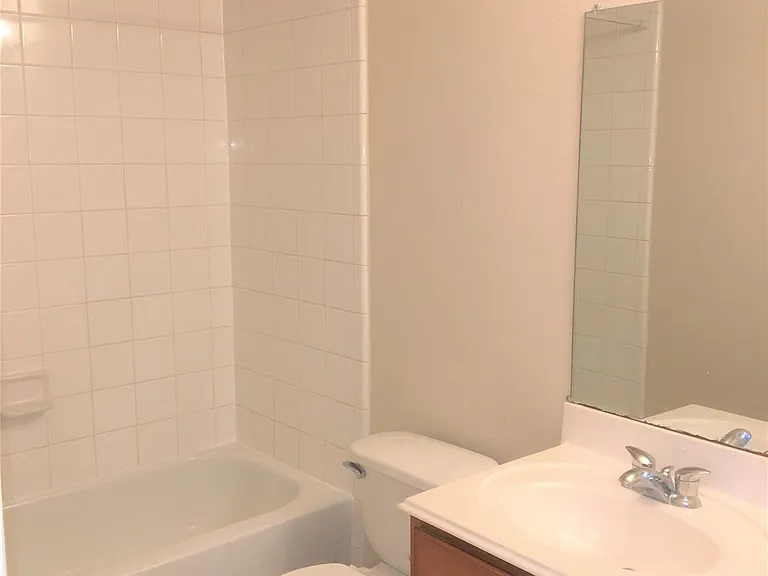 2214 Valley View Xing — Photo 15