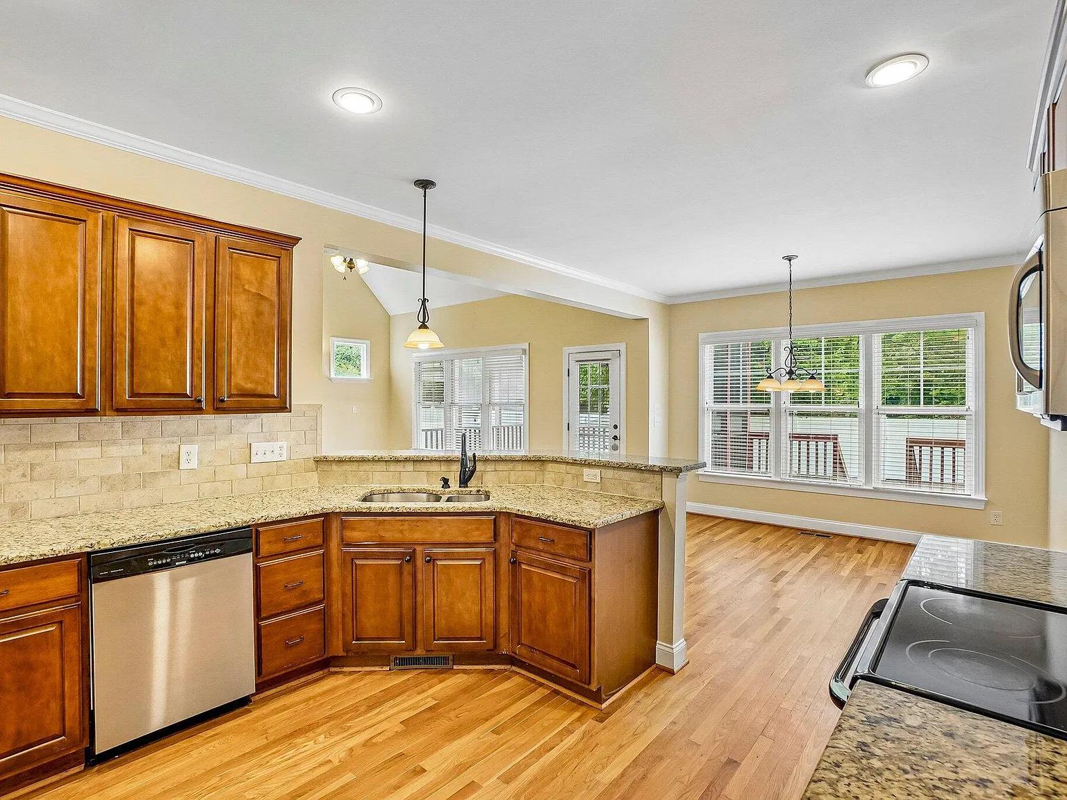 4 bed, 2954 sqft, $3,000 — Photo 3