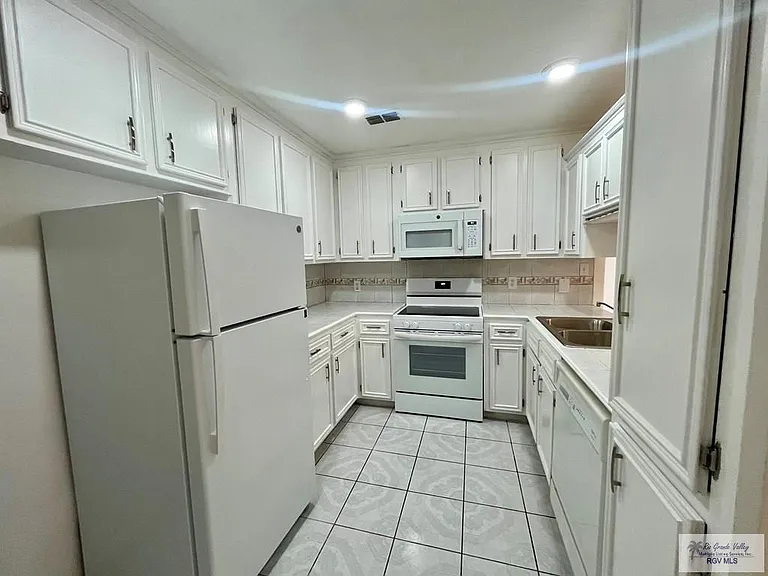 150 Country Club Rd #A-2 — Photo 7