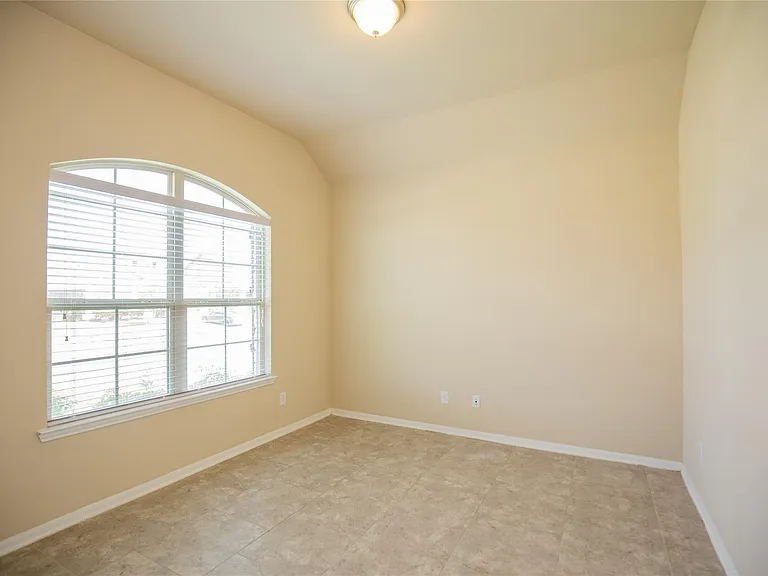 311 Lockridge Hill Ln — Photo 17