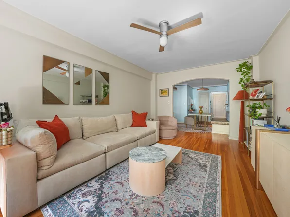 310 West 55th Street image 2 of 18