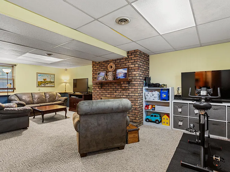 2406 Southwood Dr — Photo 18