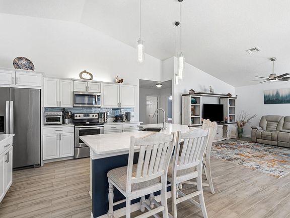 4th image of 6024 NW Favian Avenue