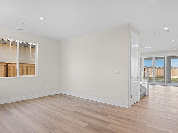 4th image of 2643 Wisteria Drive