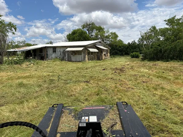 711 Avenue E E, Lueders, TX 79533