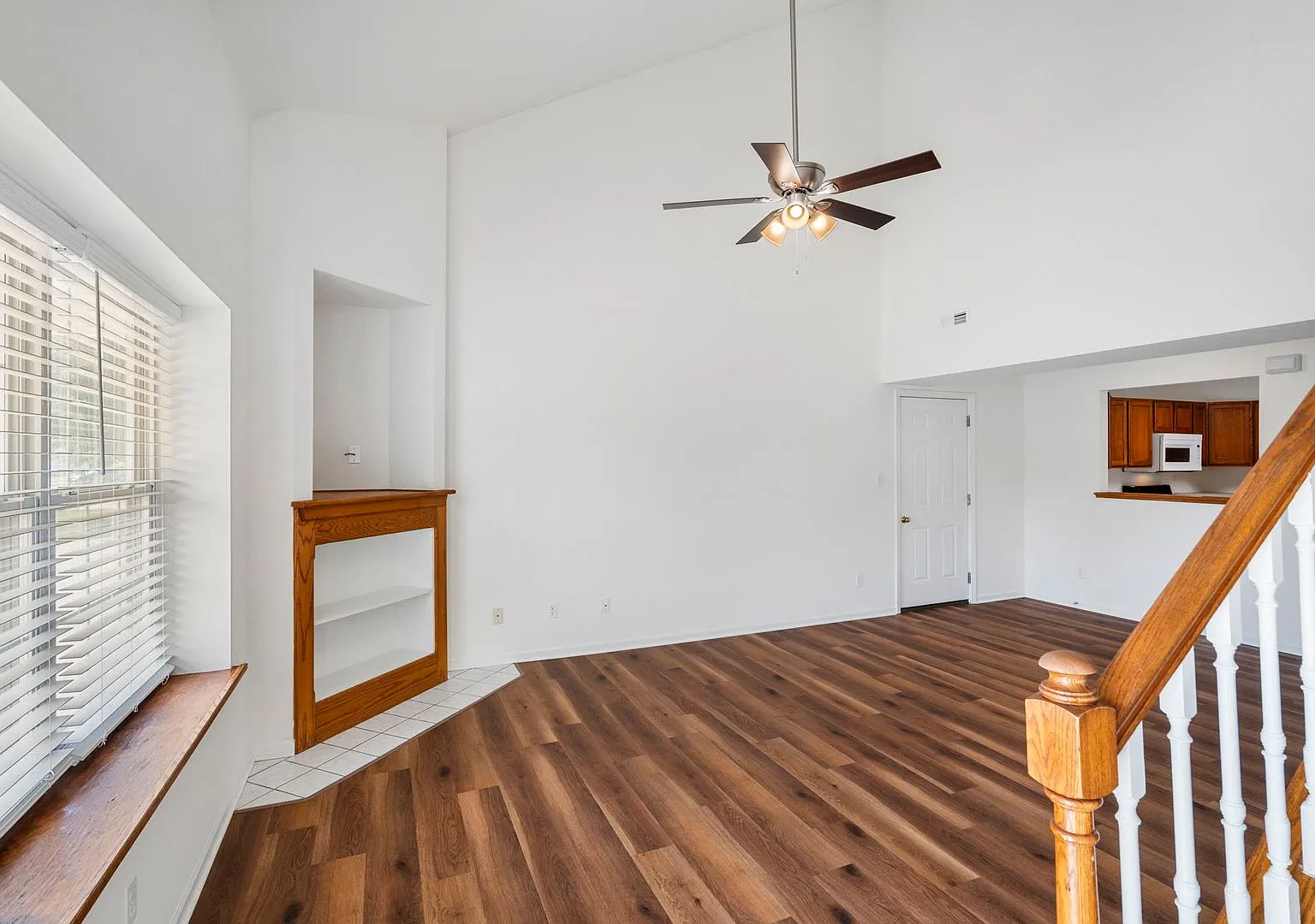 1725-1727 Louise Cir. — Photo 4
