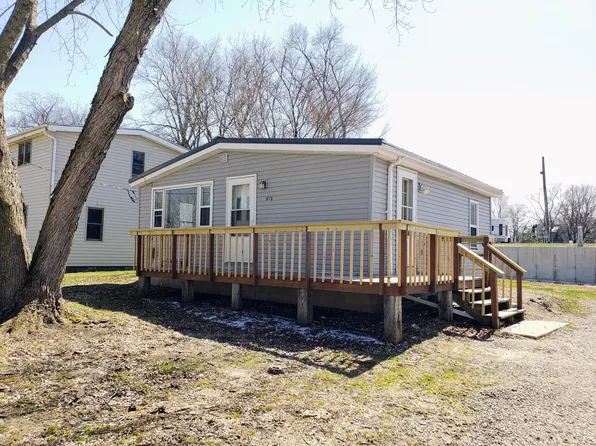 613 W 10th Ave N, Clear Lake, IA 50428