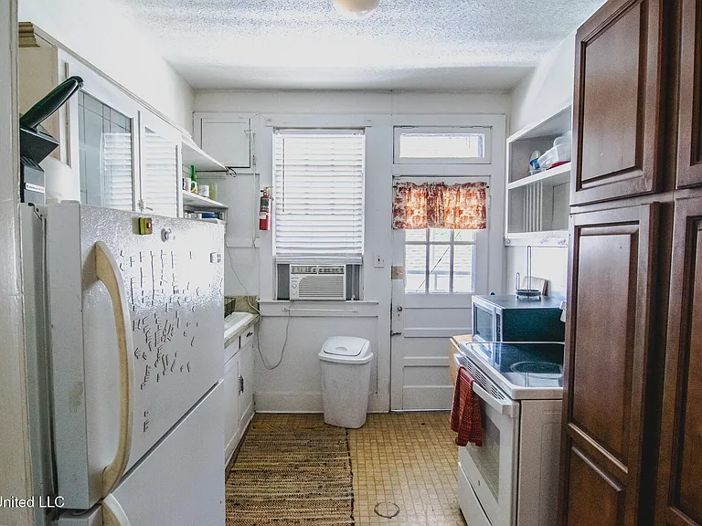803 N Congress St #D — Photo 14