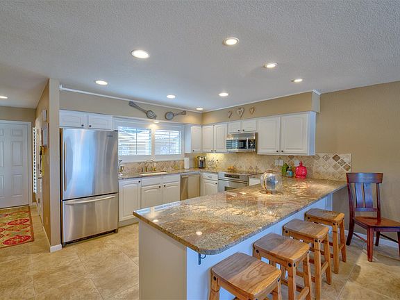 3rd image of 505 N Horseshoe Bay Blvd