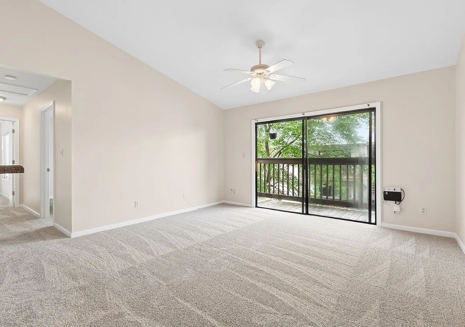 Hampton Condo-Ready Now — Photo 4
