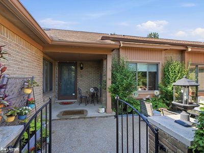 2126 London Bridge Dr, Rochester, MI, 48307