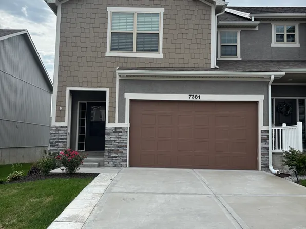 7381 Grand Slam St, Parkville, MO 64152