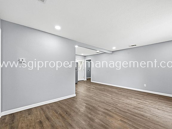 3rd image of 904 21st St