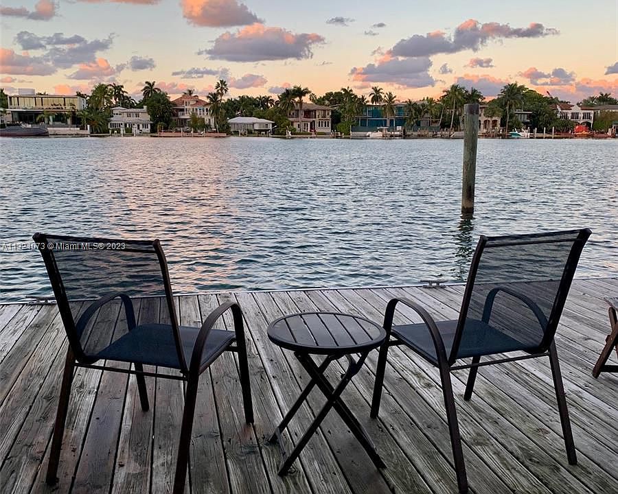 1st image of 201 N Coconut Ln